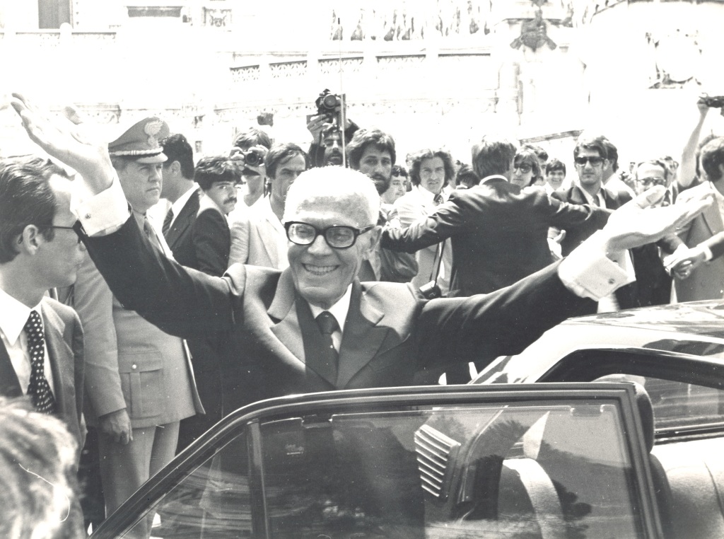 Pertini_giorno_elezione_3