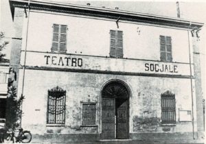 12-teatro sociale di Pangipane (Ravenna), ricavato dalla trasformazione di un magazzino della coperativa falegnami