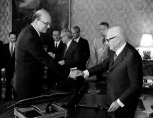 Giuramento_del_1°governo_Craxi_il_4_agosto_1983