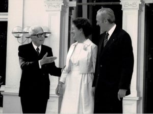 Bonn. Pertini incontra Karl e Veronica Carstens