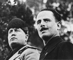 Benito Mussolini e il leader fascista inglese Sir Oswald Mosley a Roma nel 1933.
