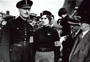 Mosely ad un meeting dei fascisti inglesi negli anni Trenta.